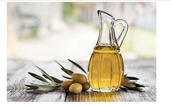 Dầu oliu kết hợp với vaseline có khả năng trị thâm môi hiệu quả