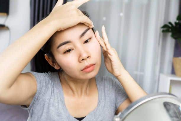 Massage mặt và mắt hỗ trợ cải thiện tình trạng sụp mí mắt