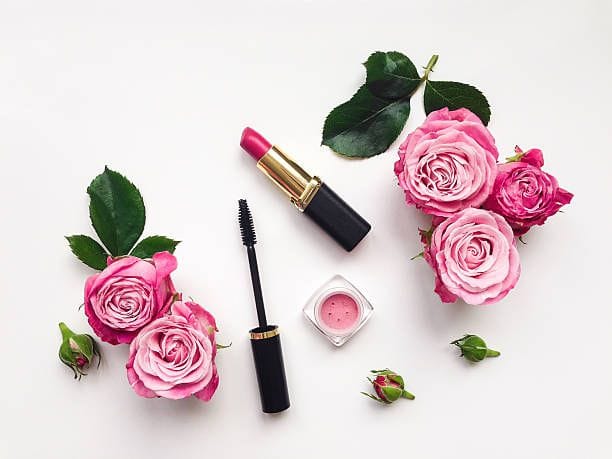 Cách Làm son môi bằng hoa hồng với vài bước đơn giản