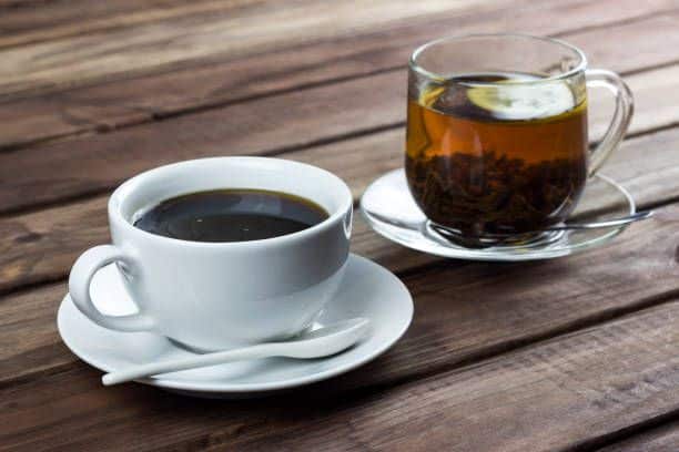 Trong trà có chứa một lượng lớn caffeine khiến môi bị thâm sạm 