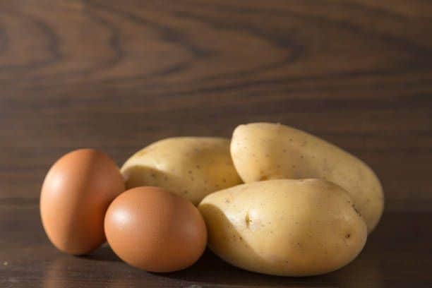 Hỗn hợp khoai tây và trứng gà cũng rất hiệu quả trong việc trị nám da